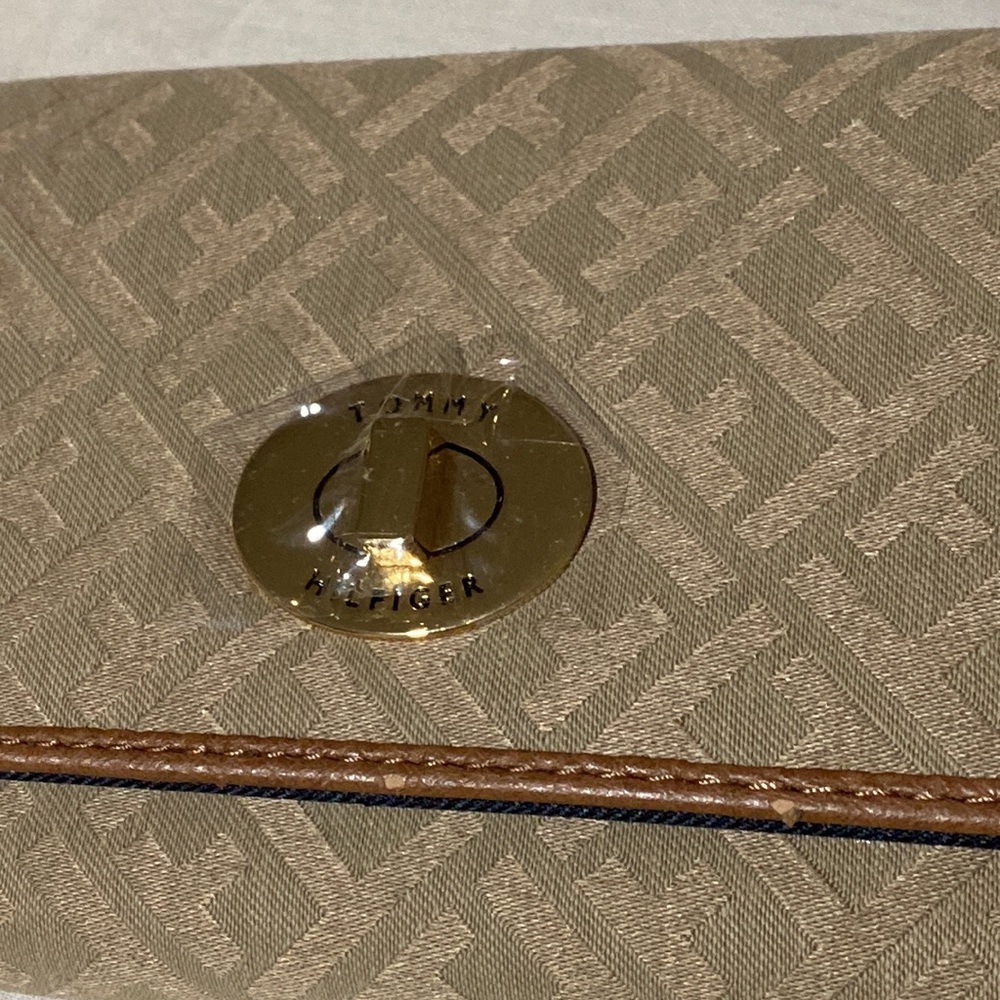 Tommy Hilfiger continental wallet